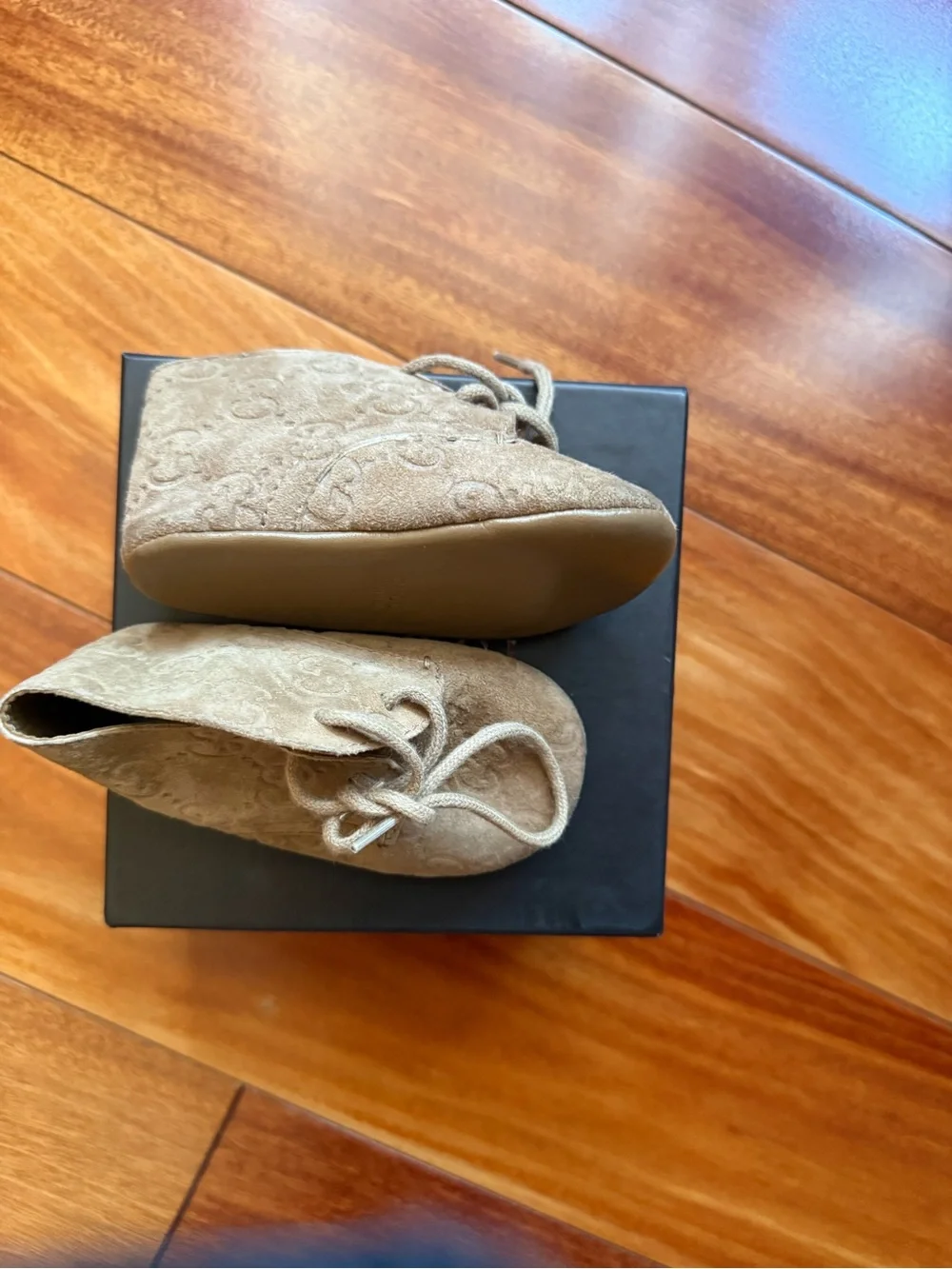 Gucci Tan Suede Infant Lace-Up Shoes with box